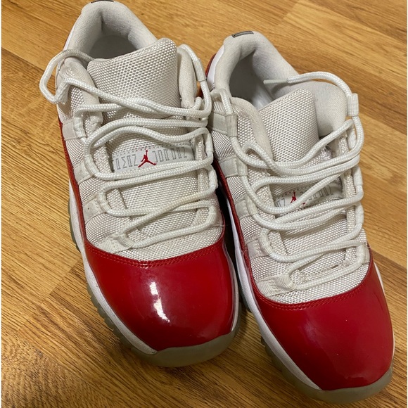 Jordan 11 - Picture 1 of 5